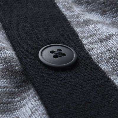 佐丹奴男 细纹提花撞色插<em>肩袖开衫针织</em>衫0105