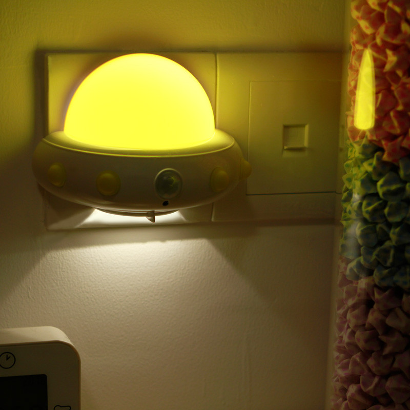 创意led插电卧室床头遥控节能灯 婴儿喂奶起夜人体感应飞碟小夜灯