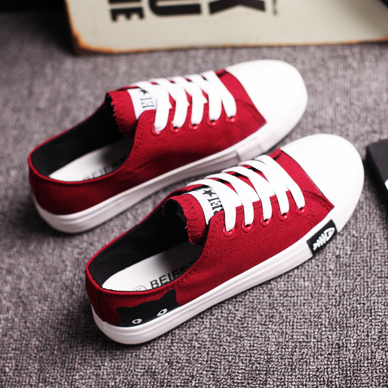 女生帆布鞋践踏要害