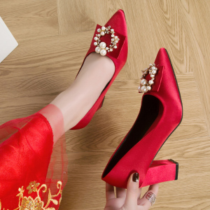盛世尼曼红色婚鞋女2021新款中式龙凤方扣高跟结婚新娘秀禾鞋珍珠孕妇粗跟孕妇鞋