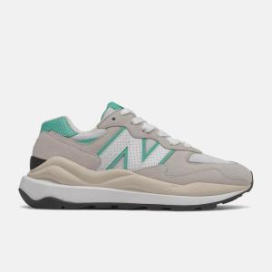 海外代购 新百伦(New balance)官方正品 绒面革网眼鞋面 胎面花纹外底 耐磨减震运动跑步鞋女