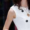 伊薇瑞 女装时尚OL优雅气质双排扣无袖收腰连衣裙E820090(米白色/M）