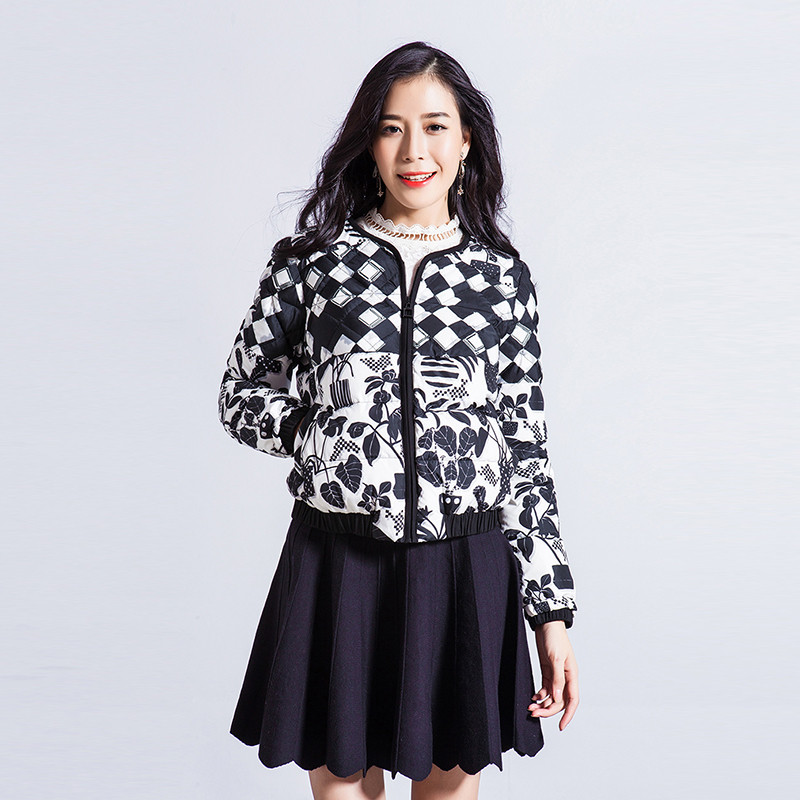 女装冬季韩版时尚休闲圆领印花图案短款羽绒服外套 L 黑白色