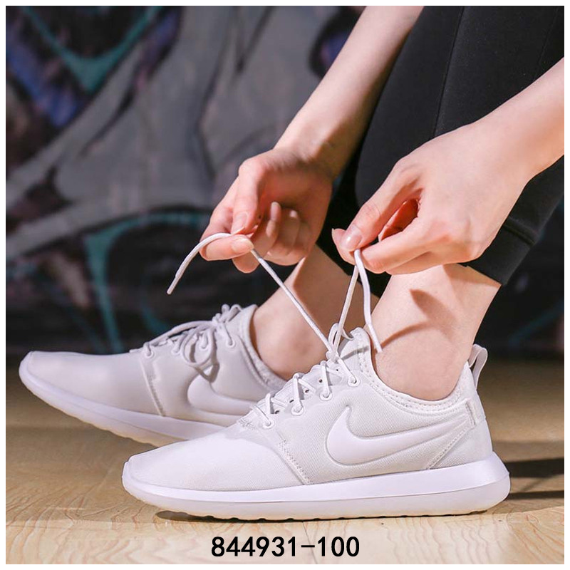 NIKE耐克女鞋秋新款运动鞋ROSHETWO休闲跑步鞋844931-100 001黑/白 37.5