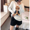 18款式2018早春新款圆领长袖加绒加厚白色棉T恤美女字母印花打底衫女装t 均码 卷发女孩