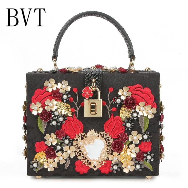 BVT丝绒刺绣包包盒子包大气婚宴女包巴洛克复古小方包女单肩包立体订珠斜挎小包手提包_9 珍珠金色心心版