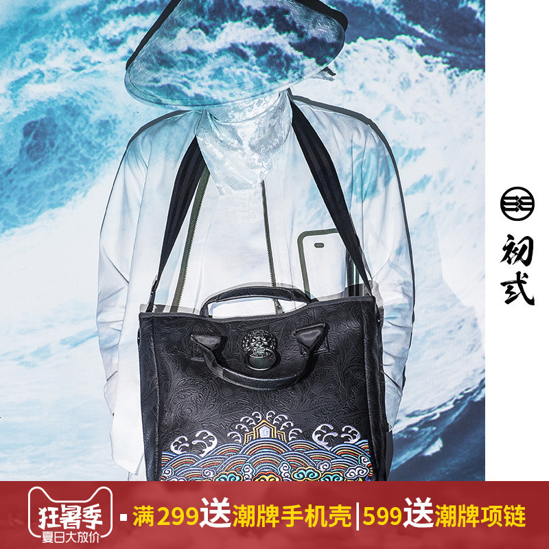初弎中国风潮牌单肩斜挎包压花刺绣横款简约大容量行李袋42074 42076黑狮子头