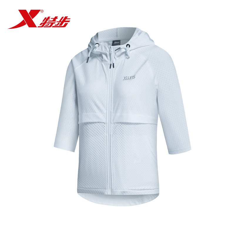 特步(Xtep)女子运动外套综训单层风衣秋季女士短款特款型五分袖时尚舒适跑步健身运动风衣882128149103 白色. S
