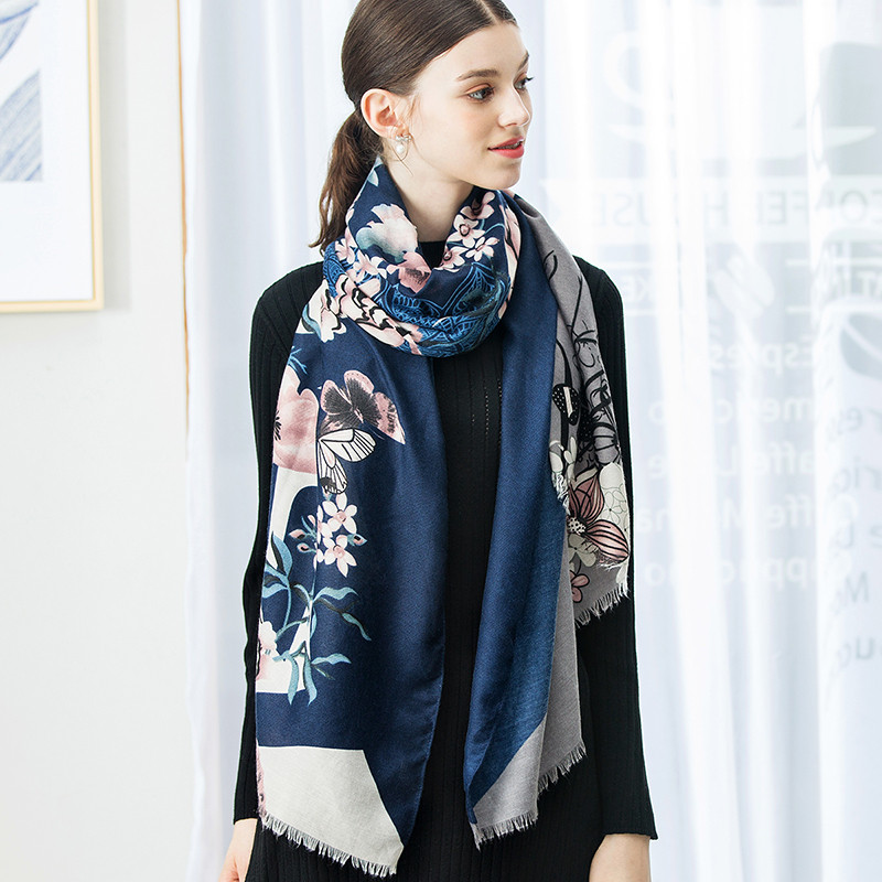 宏达HONDAR 2018秋季新品 女款时尚印花散穗保暖防晒多功能围巾披肩空调巾 WJ341A 深蓝色