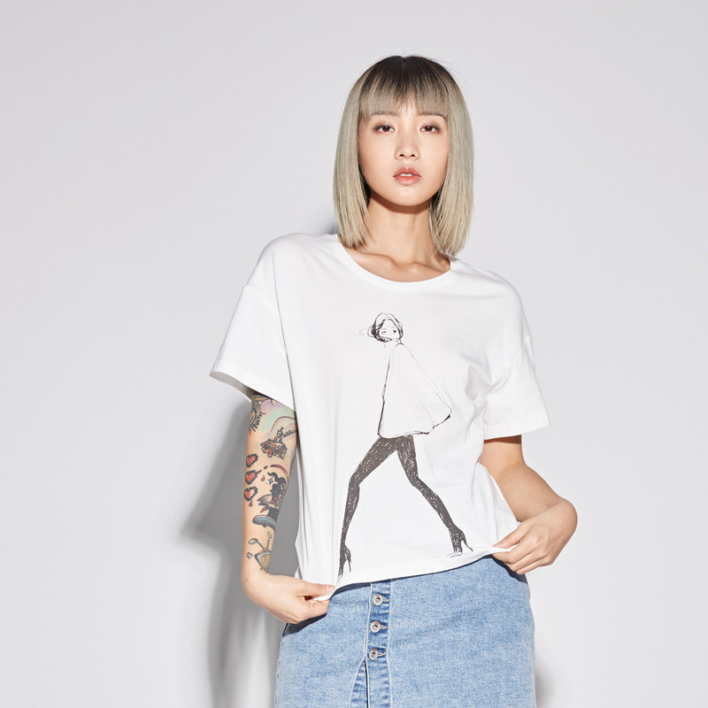 sdeer圣迪奥2019新款女夏素白套头圆领人物印染短袖T恤 S 漂白/90