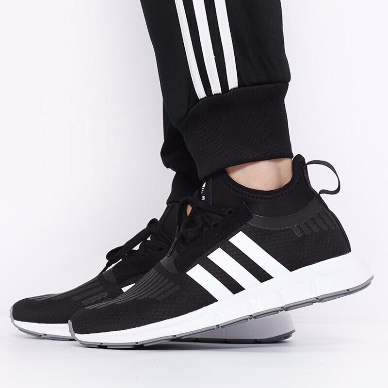 阿迪达斯（adidas）男款运动鞋Swift-Run-Barrier跑步鞋B37702/B37701 B37701（男） 4.5（37码）