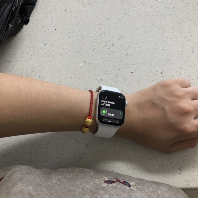 Apple Watch Series4 智能手表（GPS+ 蜂窝网络款 44毫米银色铝金属表壳 白色运动型表带）晒单图