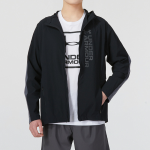 安德玛UA男装新款运动服休闲连帽宽松防风夹克外套1377486-002 ZP