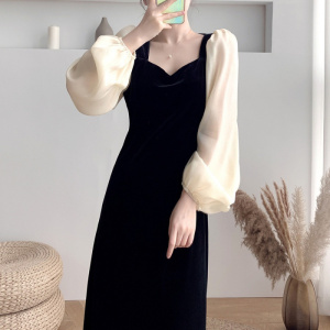 丝绒连衣裙长袖法式复古气质收腰显瘦方领泡泡袖中长款裙子秋装潮