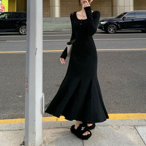 法式复古修身长袖纯色打底连衣裙春秋季新款显瘦气质收腰鱼尾裙子