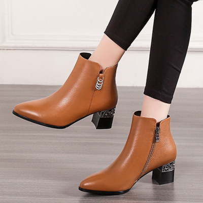 纯皮粗跟短靴女秋冬新款尖头加绒女鞋中跟百搭焦糖色女靴