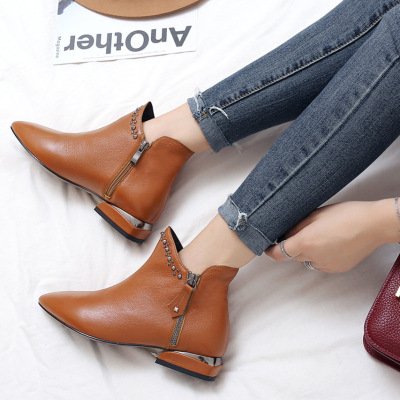 短靴女冬新款尖头英伦风马丁靴低跟女鞋铆钉平跟春秋单靴