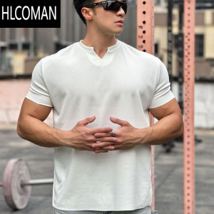 HLCOMAN美式显肌肉运动T恤健身短袖男垫肩小袖口收紧速干弹力v领褶皱透气