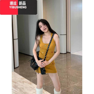 YIBUSHENG重工钉钻姜黄色无袖收腰气质连衣裙女2024季设计感小众短裙子潮