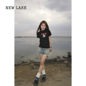 NEW LAKE美式复古黑色正肩短袖t恤女夏季2024新款甜辣妹设计感小众短上衣
